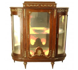 Βιτρίνα πομπέ μπρούτζινες διακοσμίσεις